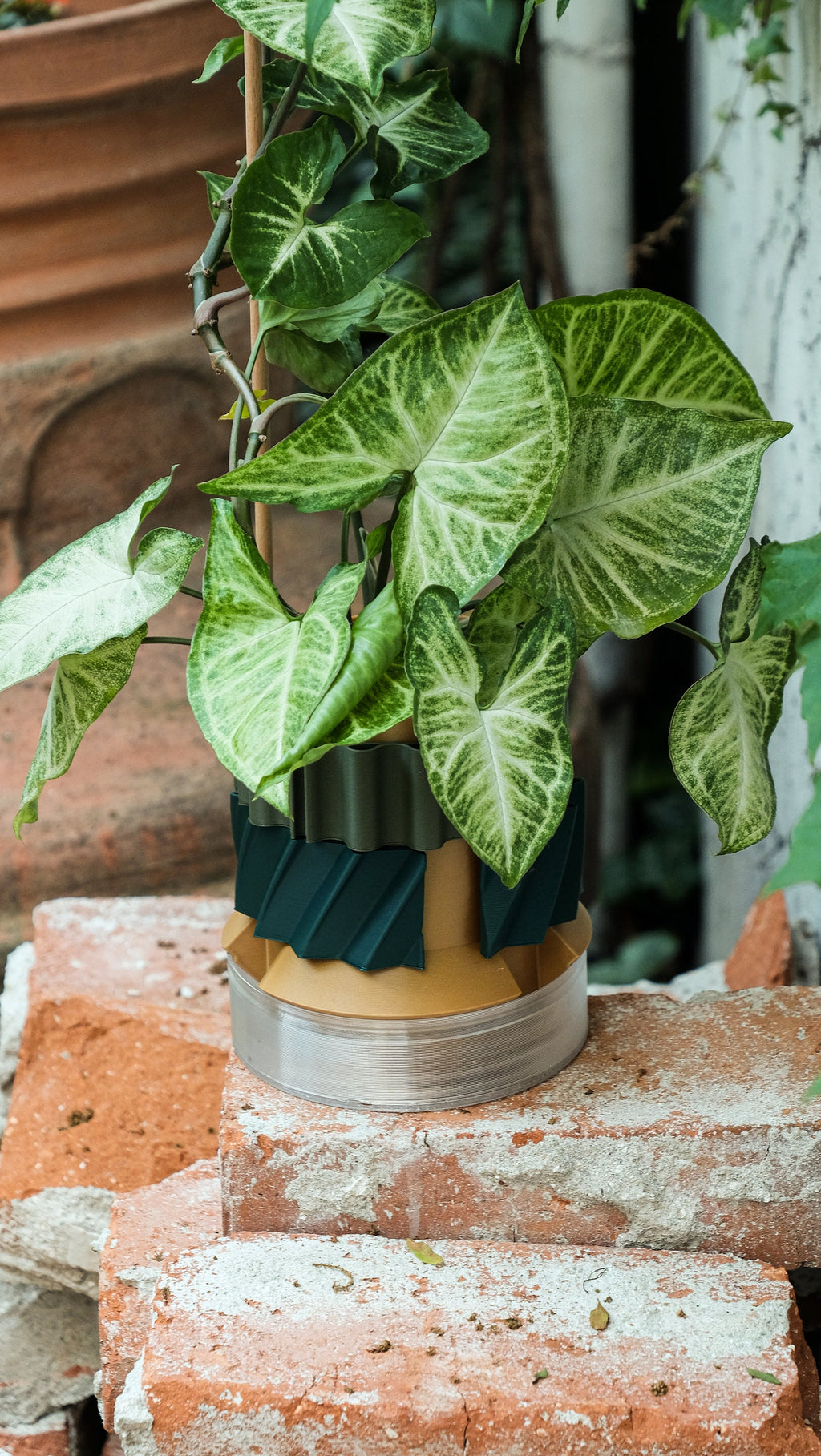 BRASS Eclectic Indoor Planter – Modern Eco Pot