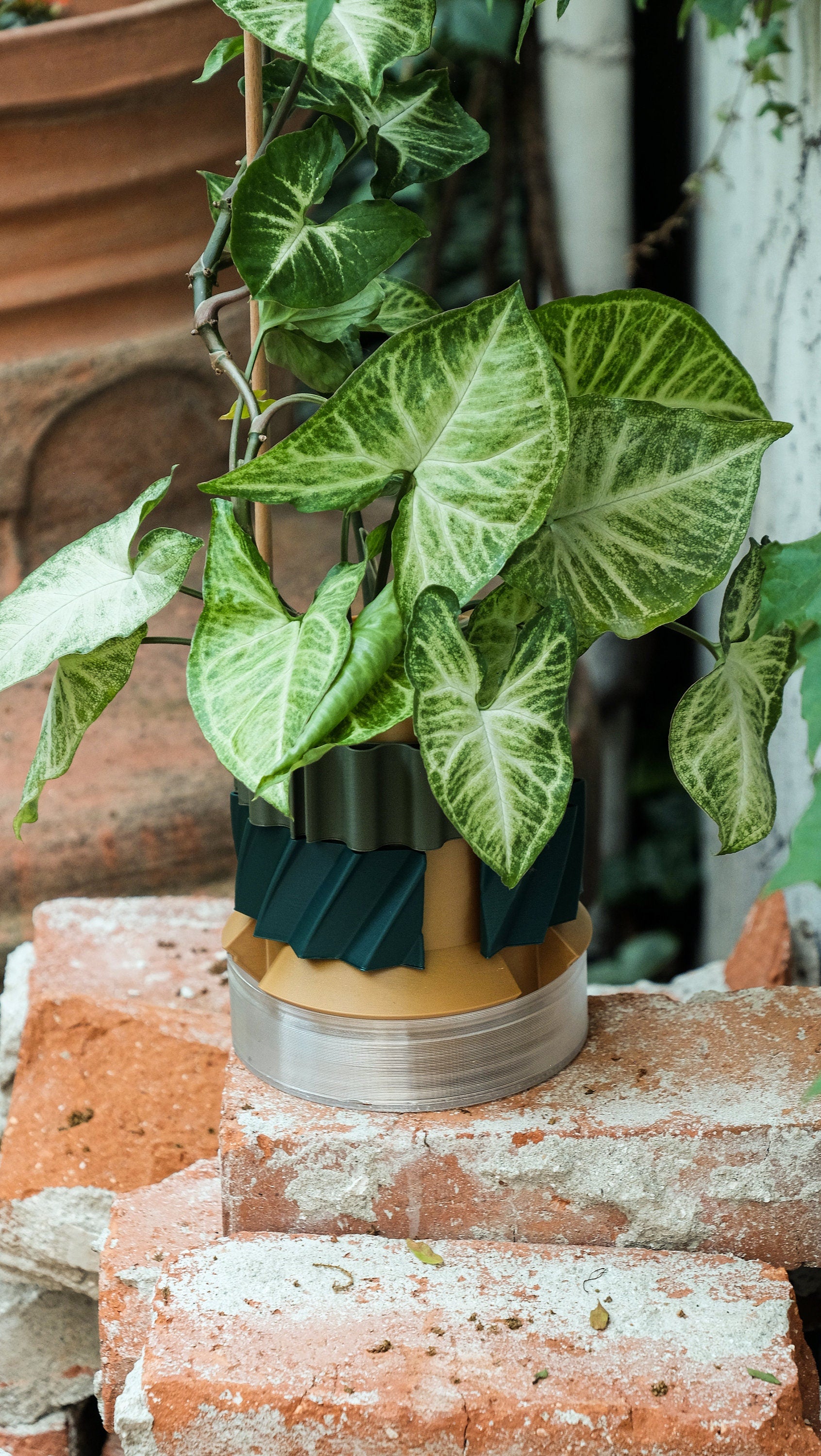 BRASS Eclectic Indoor Planter – Modern Eco Pot